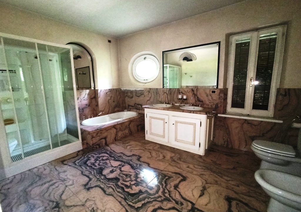 bagno 2 villa Colorno campagna