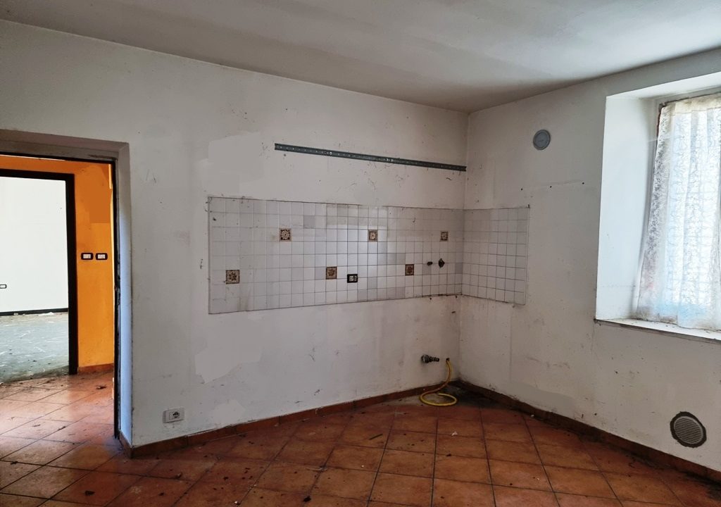 cucina casa in montagna Corniglio