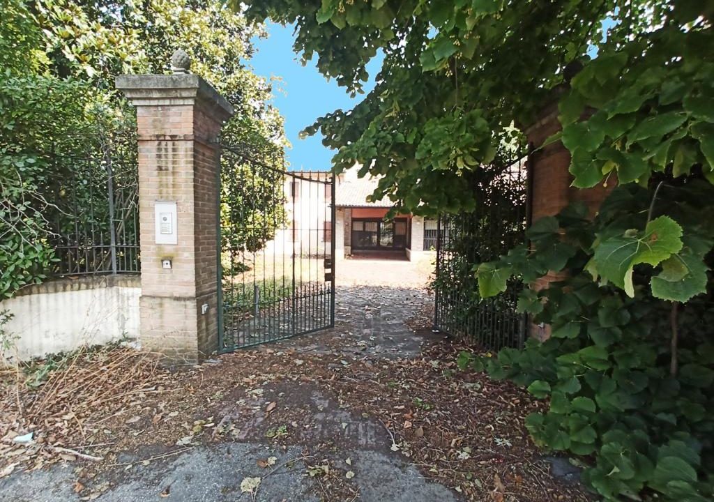 ingresso esterno villa Colorno campagna