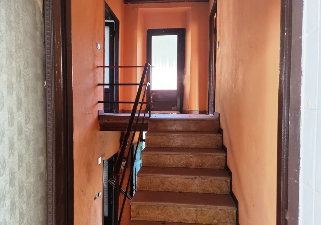 scale casa in montagna Corniglio