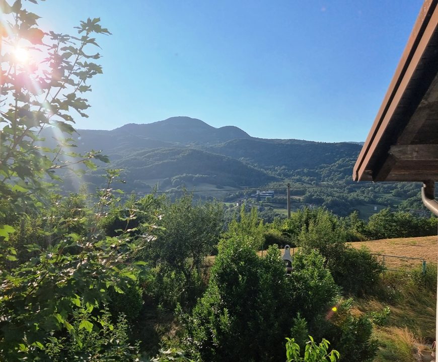 vista casa in montagna Corniglio