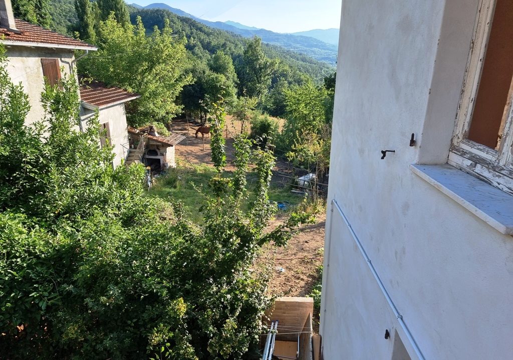 vista casa in montagna Corniglio