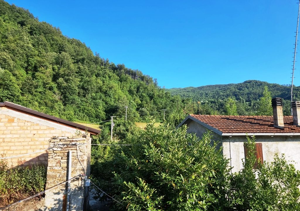 vista casa in montagna Corniglio