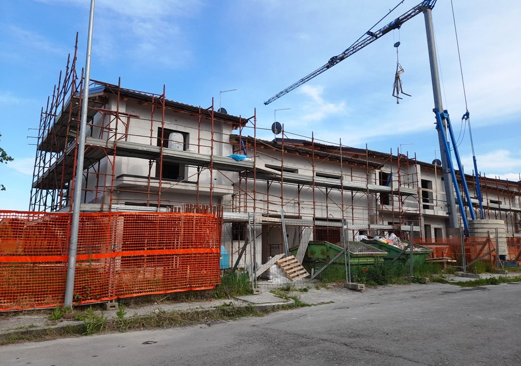 esterno villette a schiera in costruzione Parma nord