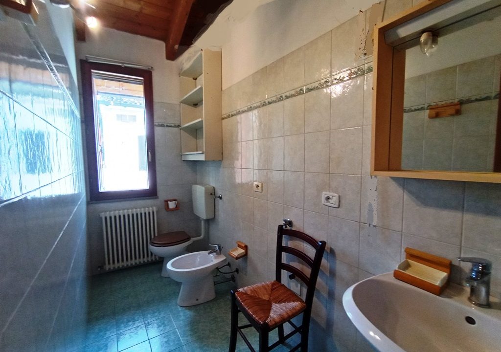 bagno bilocale Mezzano Superiore