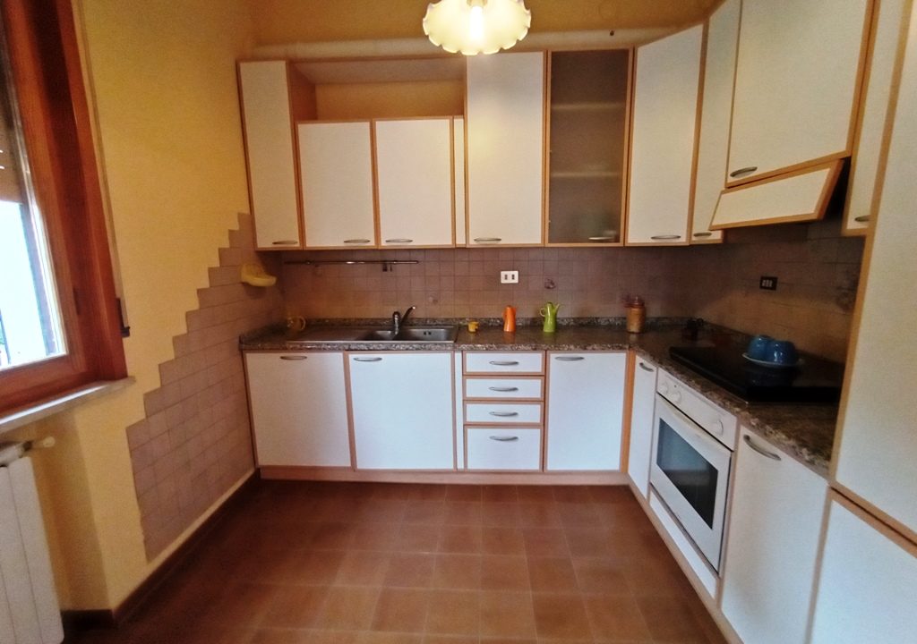 cucina appartamento con giardino Colorno