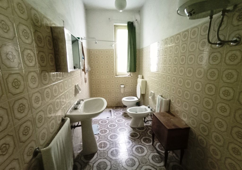 bagno casa con terreno Colorno campagna