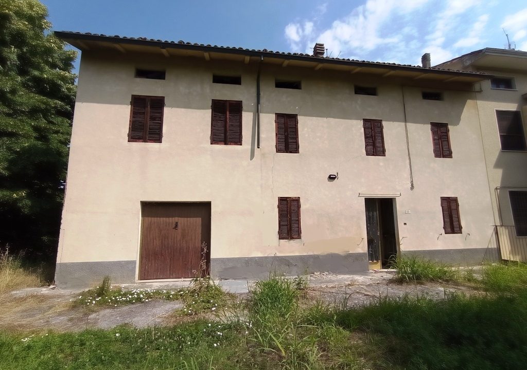 facciata casa con terreno Colorno campagna