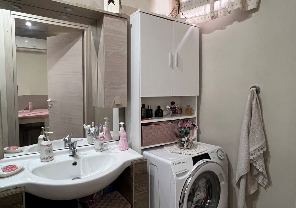 bagno piano terra casa ristrutturata Mezzano Superiore
