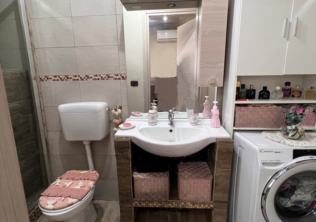 bagno piano terra casa ristrutturata Mezzano Superiore