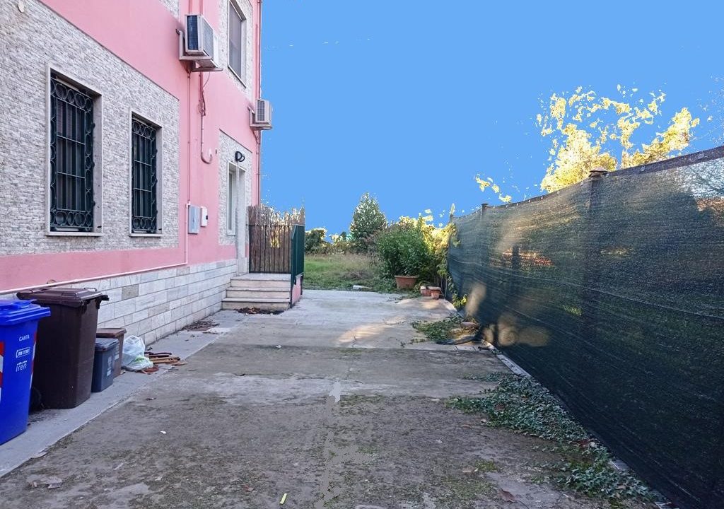 cortile negozio in affitto Mezzano Inferiore