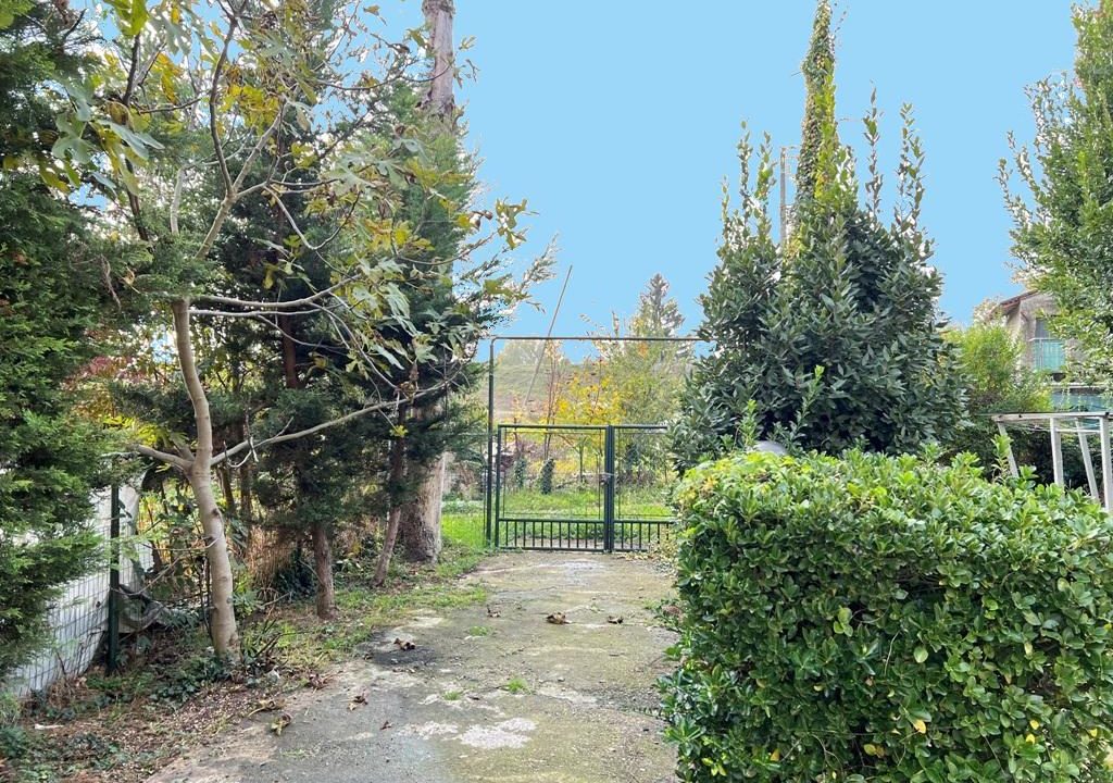 cortile casa ristrutturata Mezzano Superiore
