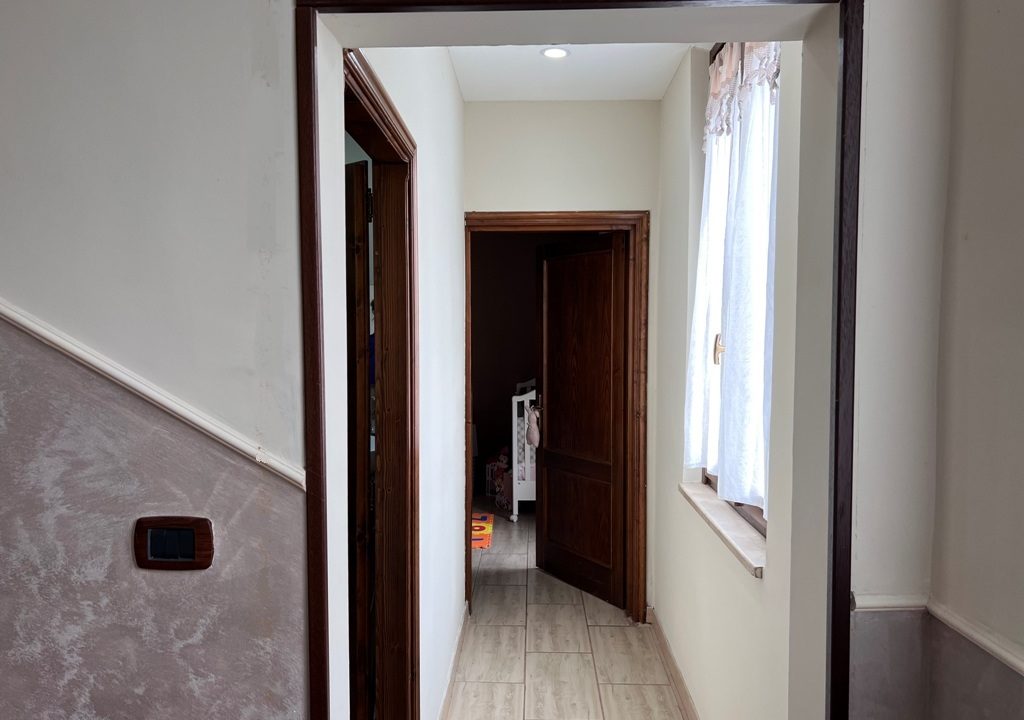disimpegno casa ristrutturata Mezzano Superiore