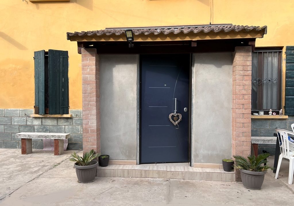 ingresso casa ristrutturata Mezzano Superiore