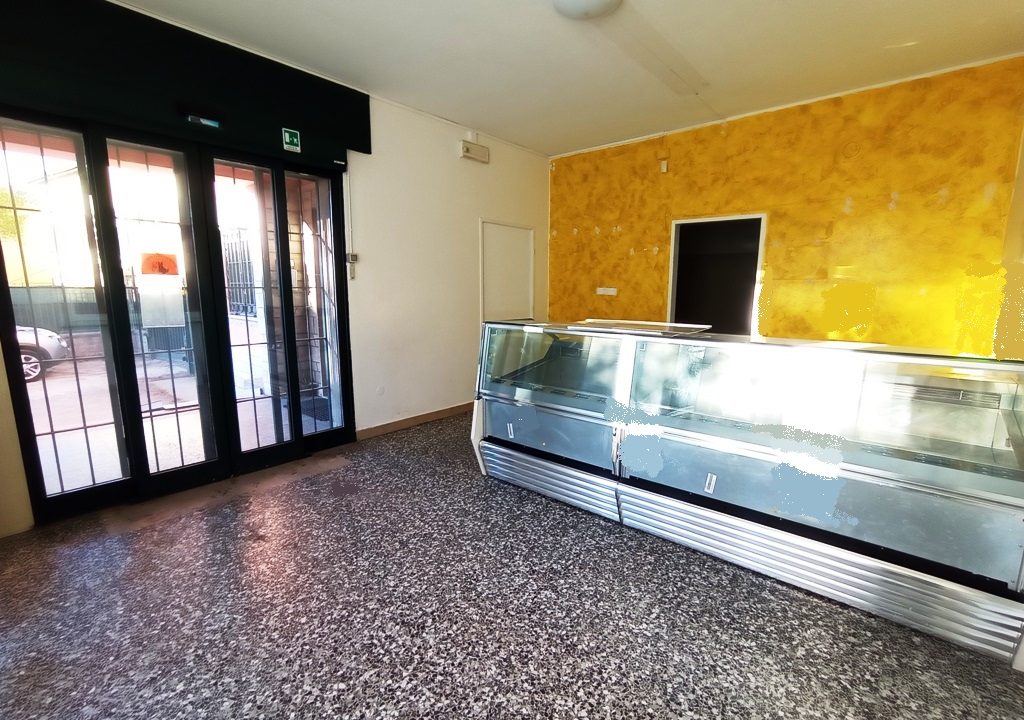negozio in affitto Mezzano Inferiore