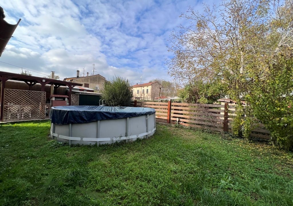 piscina casa ristrutturata Mezzano Superiore