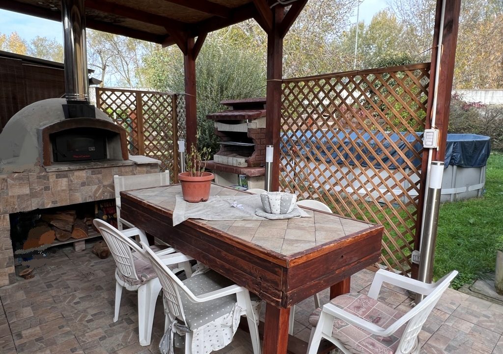 gazebo casa ristrutturata Mezzano Superiore