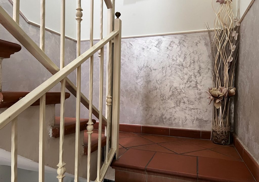 scala casa ristrutturata Mezzano Superiore