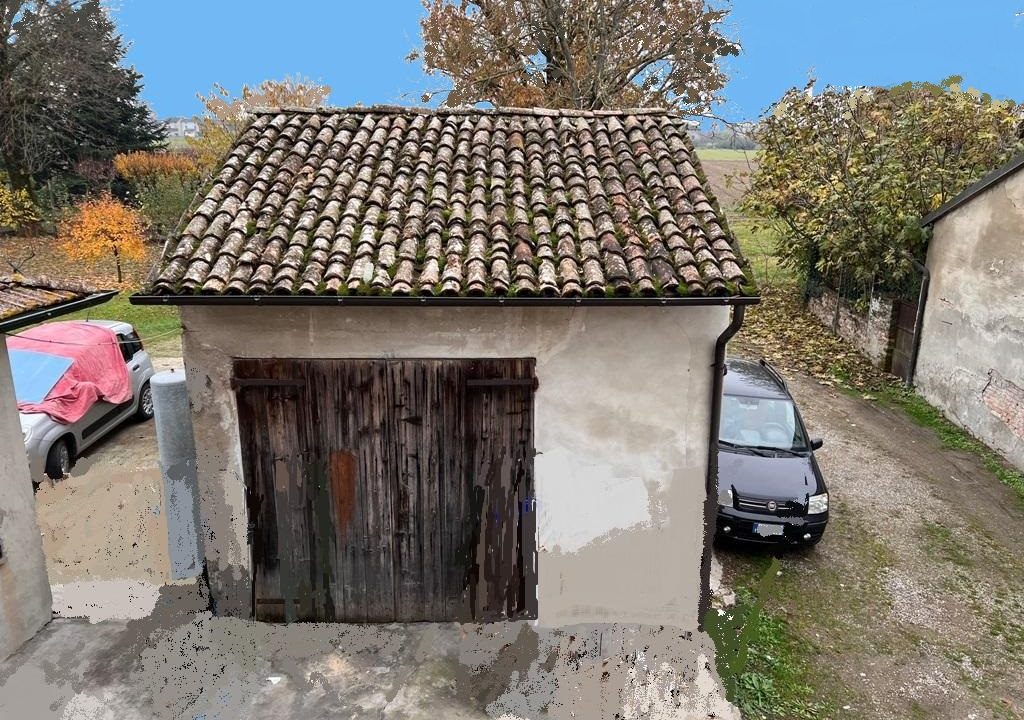 cortile negozio Casale di Mezzani