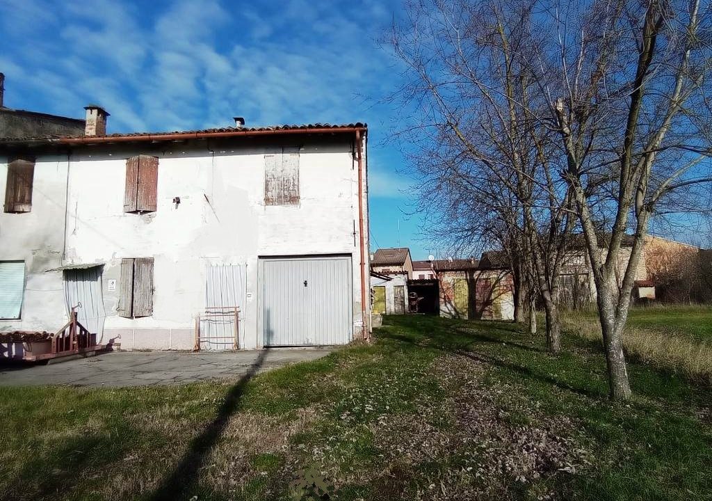 facciata 2 rudere a Coltaro