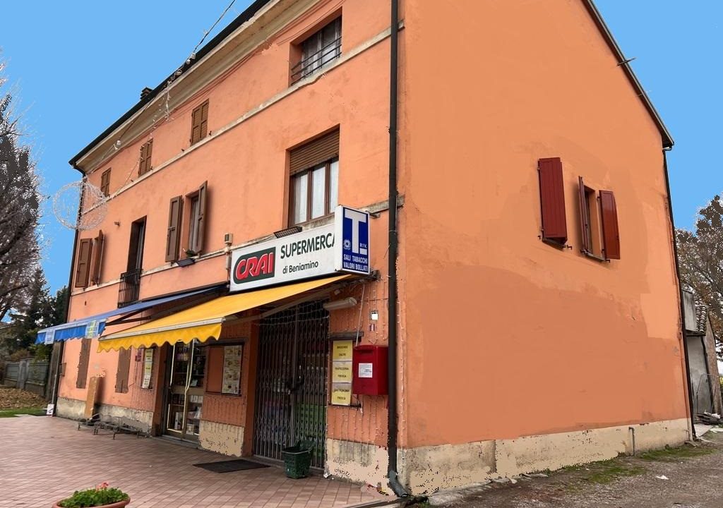 facciata negozio Casale di Mezzani