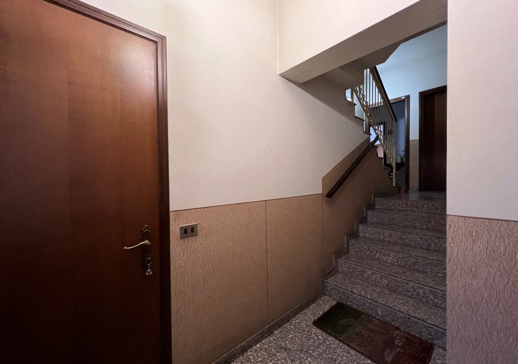 scale trilocale con giardino Casale di Mezzani