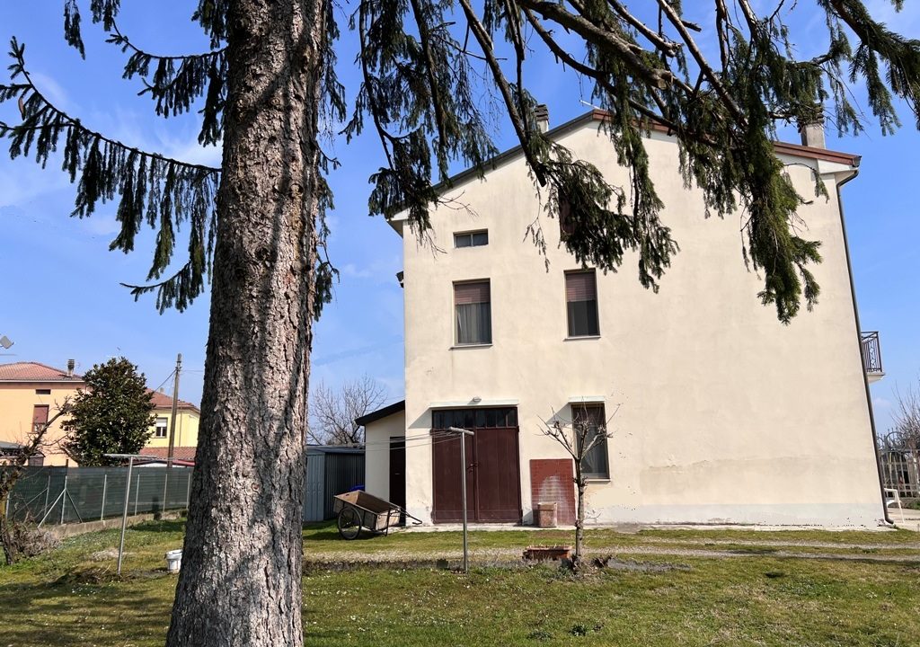 giardino casa con giardino a Casale di Mezzani