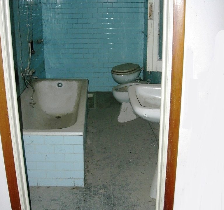 bagno terreno edificabile Colorno campagna