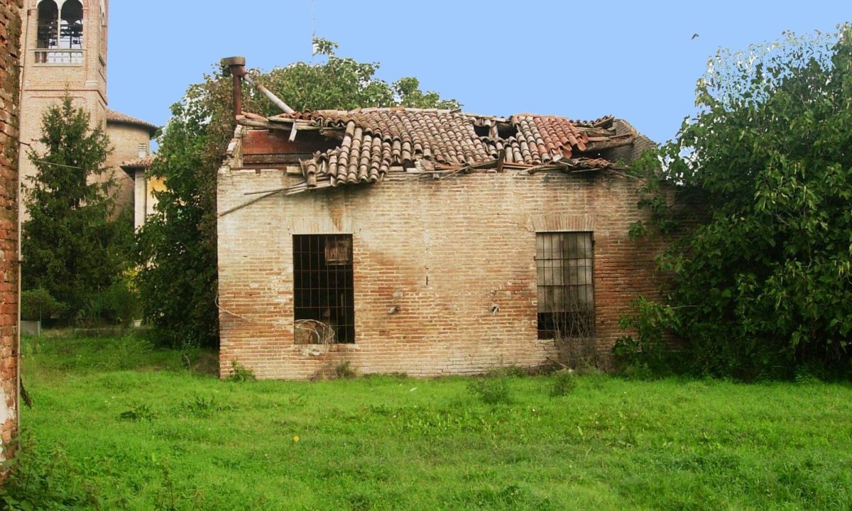 edificio collabente terreno edificabile Colorno campagna