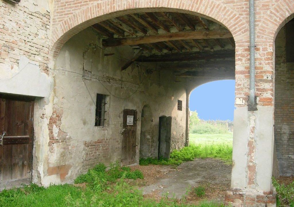 portico terreno edificabile Colorno campagna