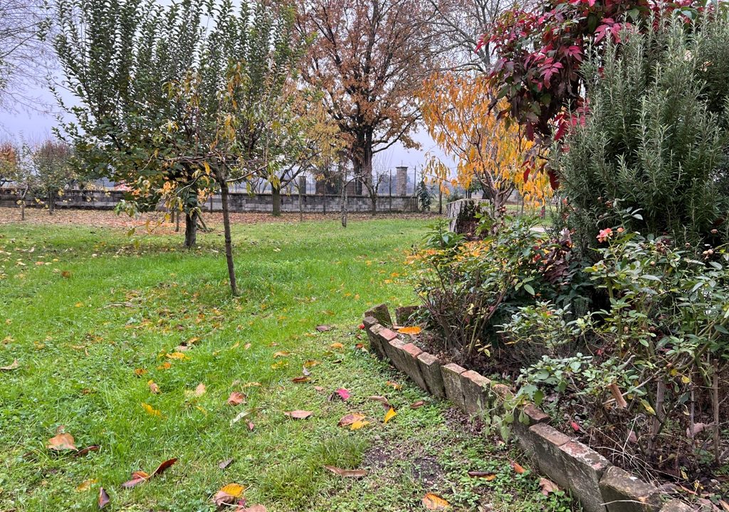 giardino casa con giardino Casale di Mezzani