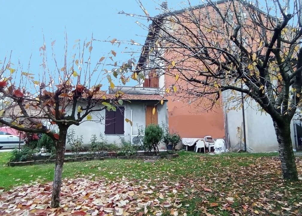giardino casa con giardino Casale di Mezzani