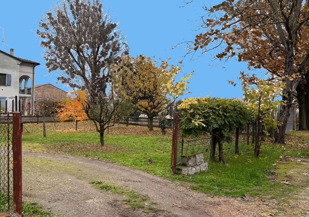 passo carraio casa con giardino Casale di Mezzani