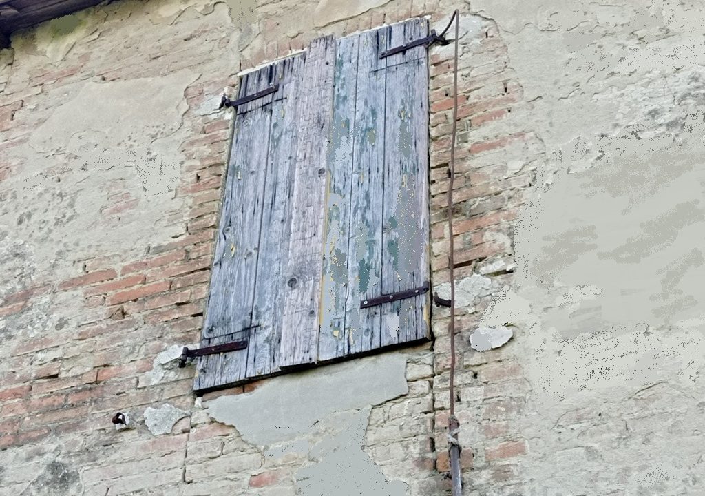 particolare rustico da ristrutturare zona Paradigna