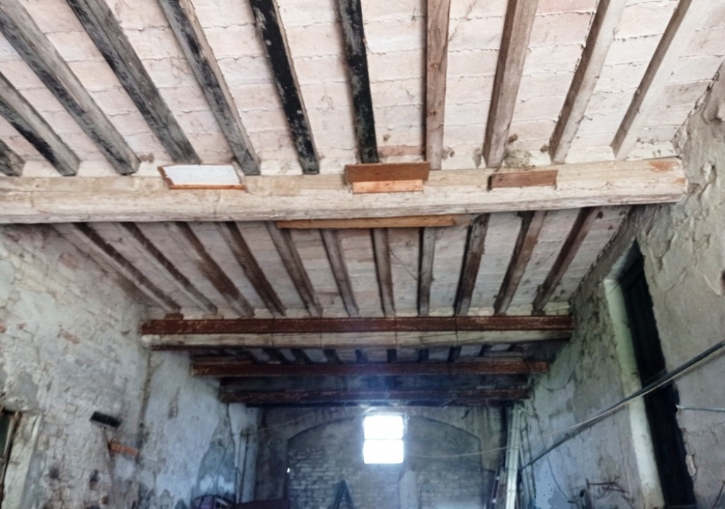 porta morta casa da ristrutturare Parma nord