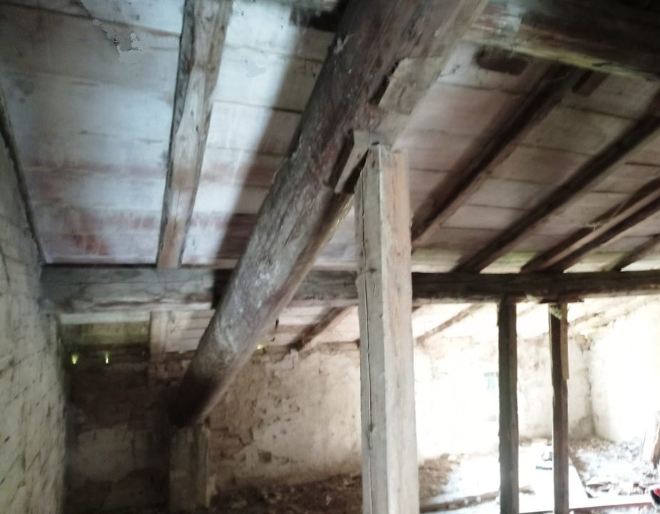sottotetto rustico da ristrutturare zona Paradigna