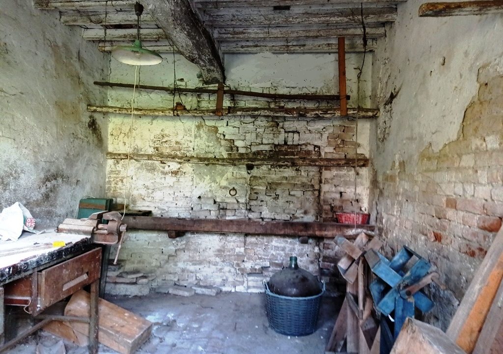 stanza rustico da ristrutturare zona Paradigna