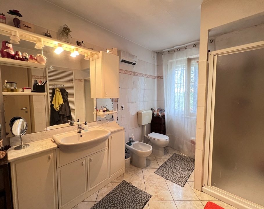 bagno 1°p. casa indipendente Mezzano Superiore