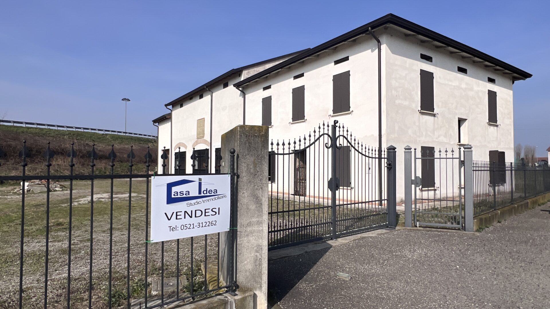 Una casa tutta da creare: porzione di bifamiliare al grezzo vicino a Colorno (CS4)