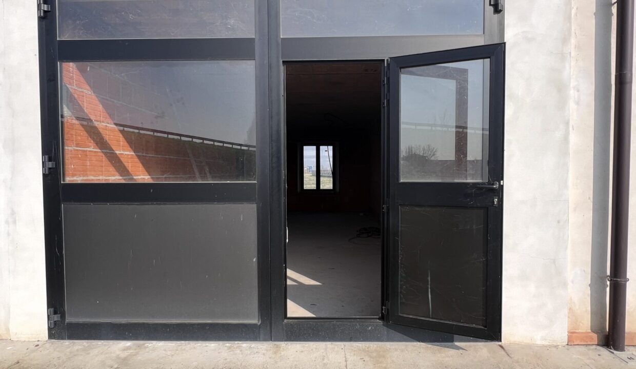 garage porzione di bifamiliare al grezzo vicinanze Colorno
