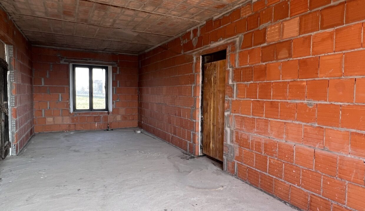 garage porzione di bifamiliare al grezzo vicinanze Colorno