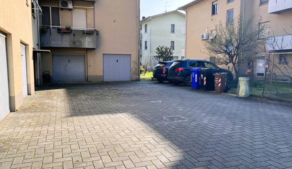 cortile trilocale San Polo