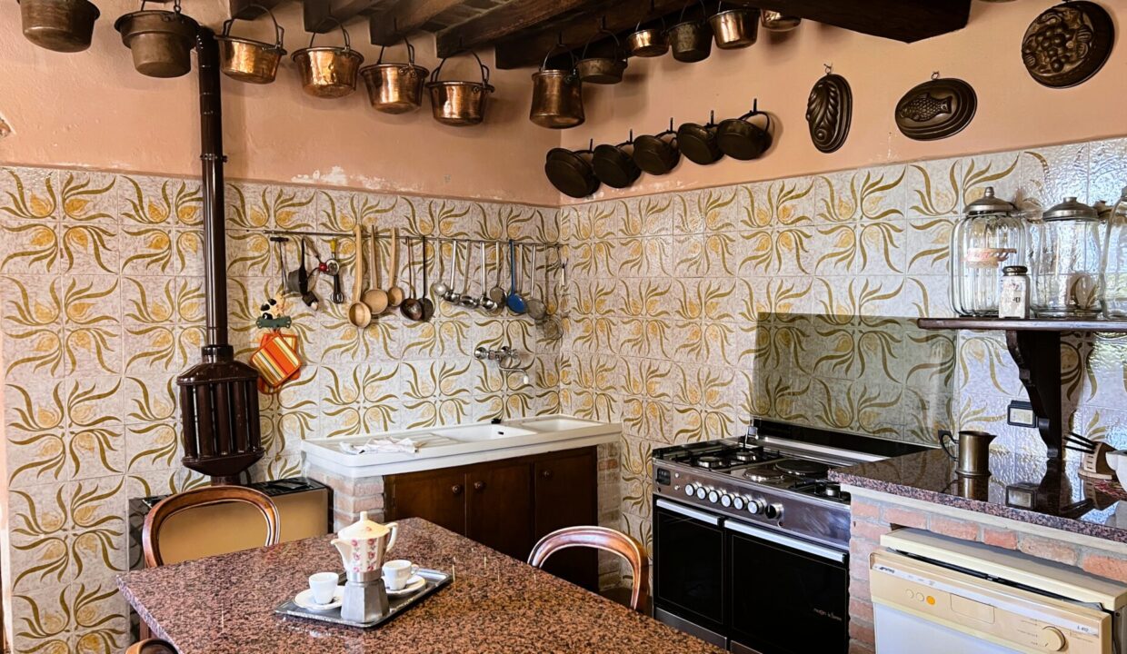 cucina casa indipendente con podere vicino a Colorno