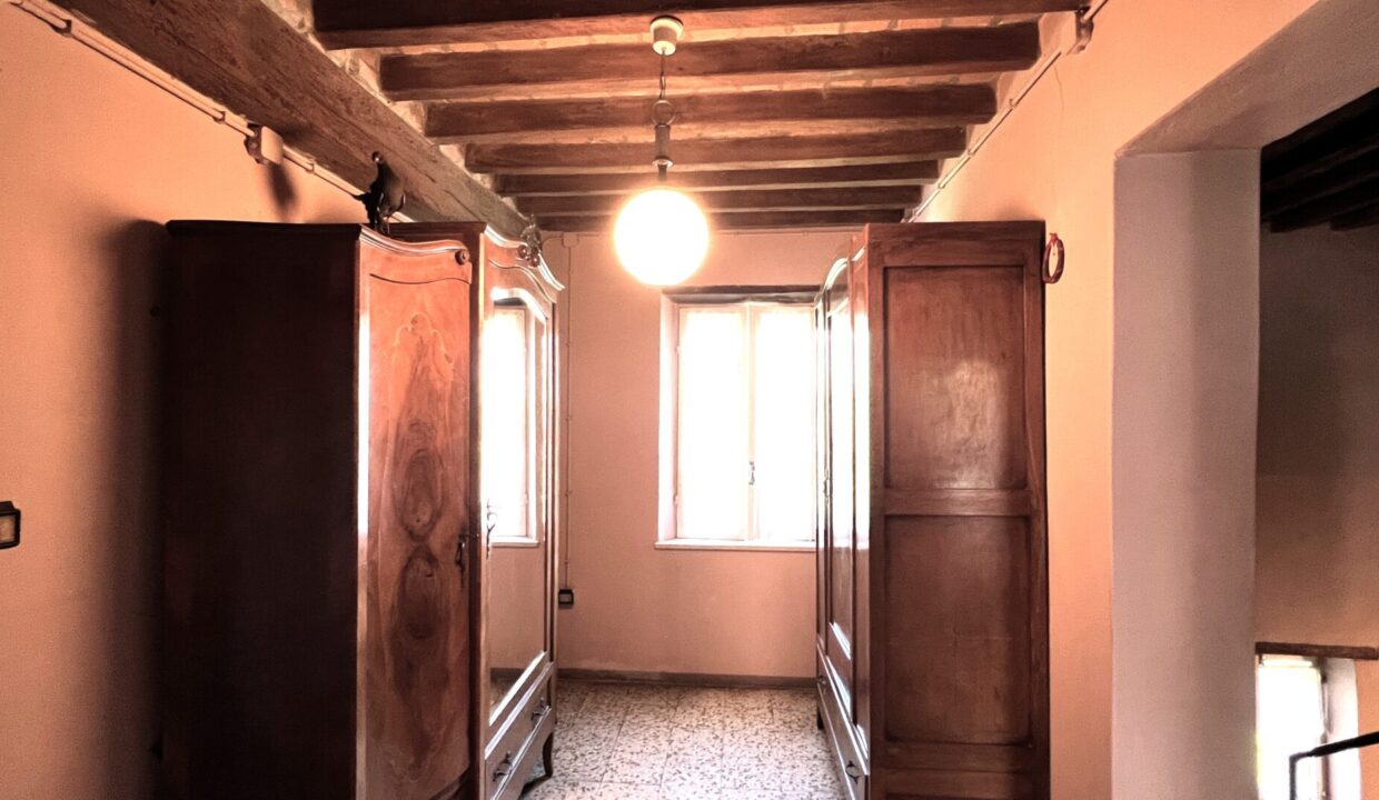 disimpegno casa indipendente con podere vicino a Colorno