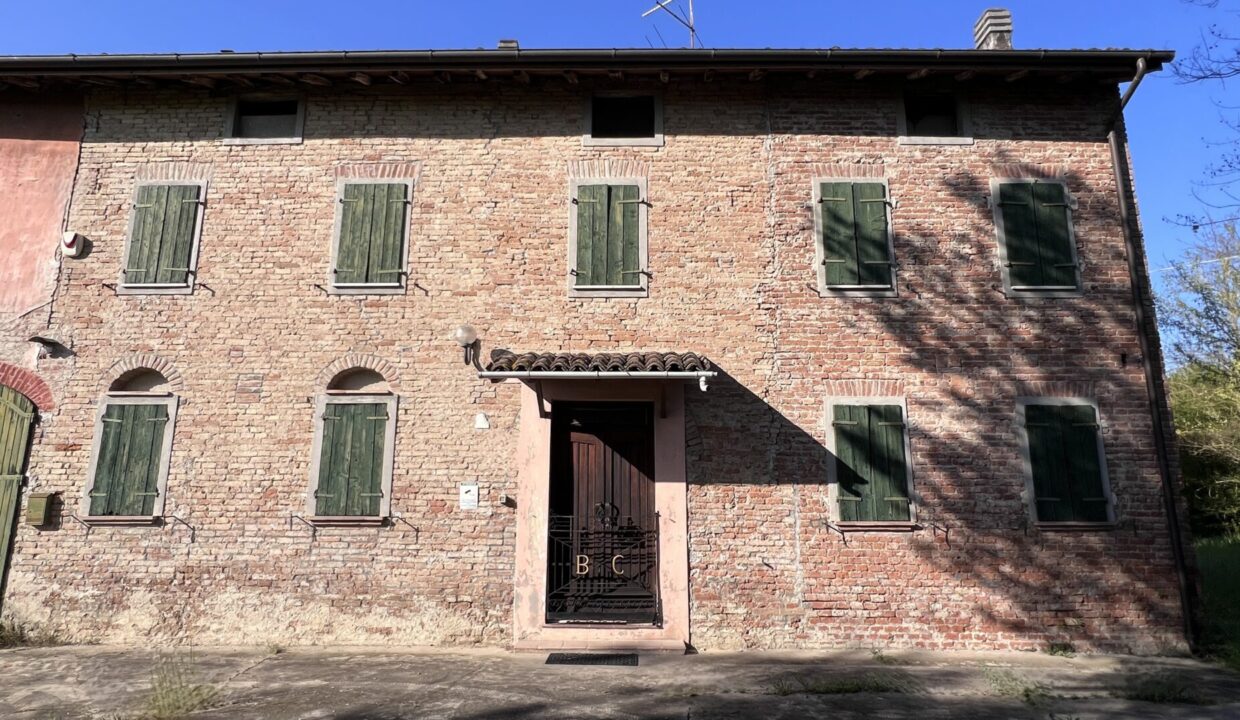 facciata casa casa indipendente con podere vicino a Colorno