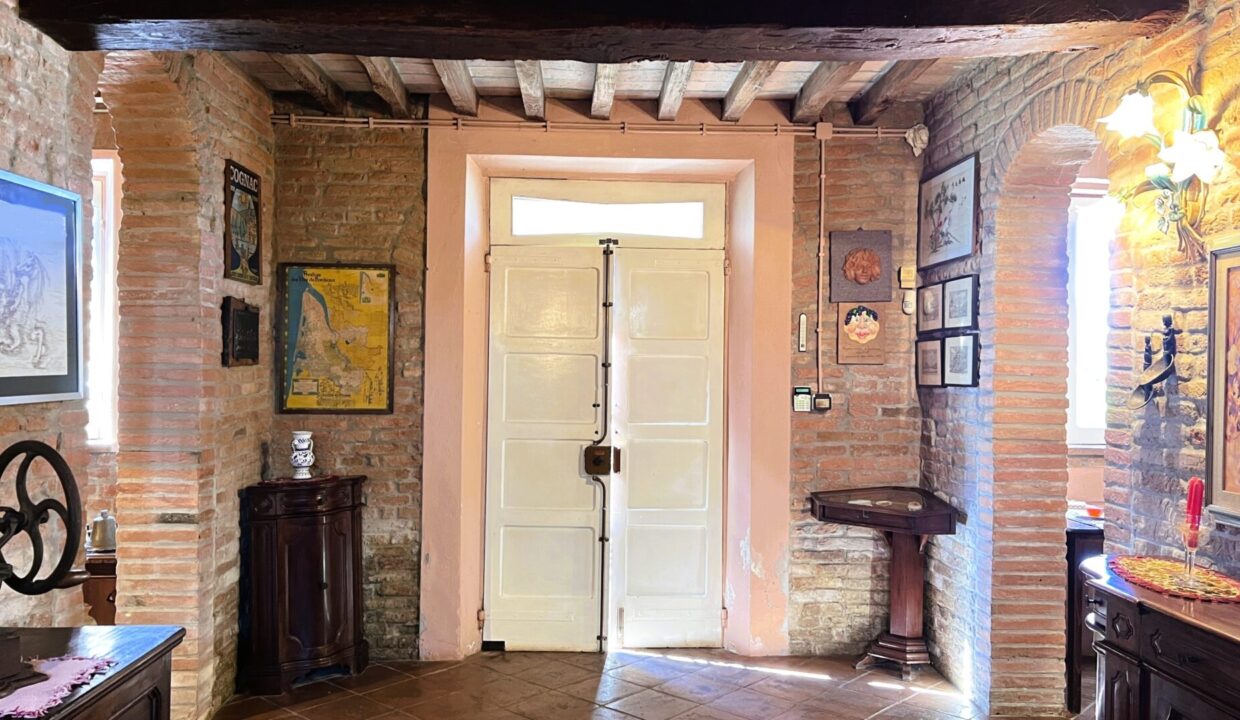 ingresso casa indipendente con podere vicino a Colorno