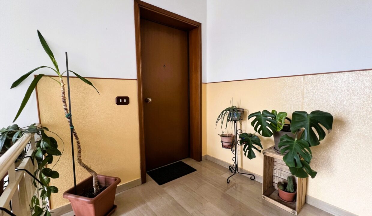 ingresso appartamento trilocale San Polo