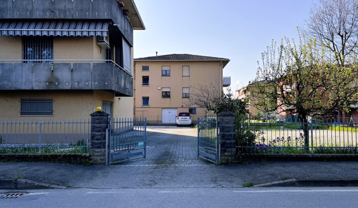 passo carraio trilocale San Polo