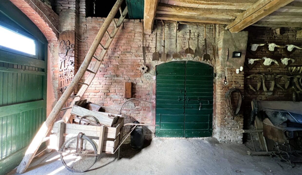 porta morta casa indipendente con podere vicino a Colorno