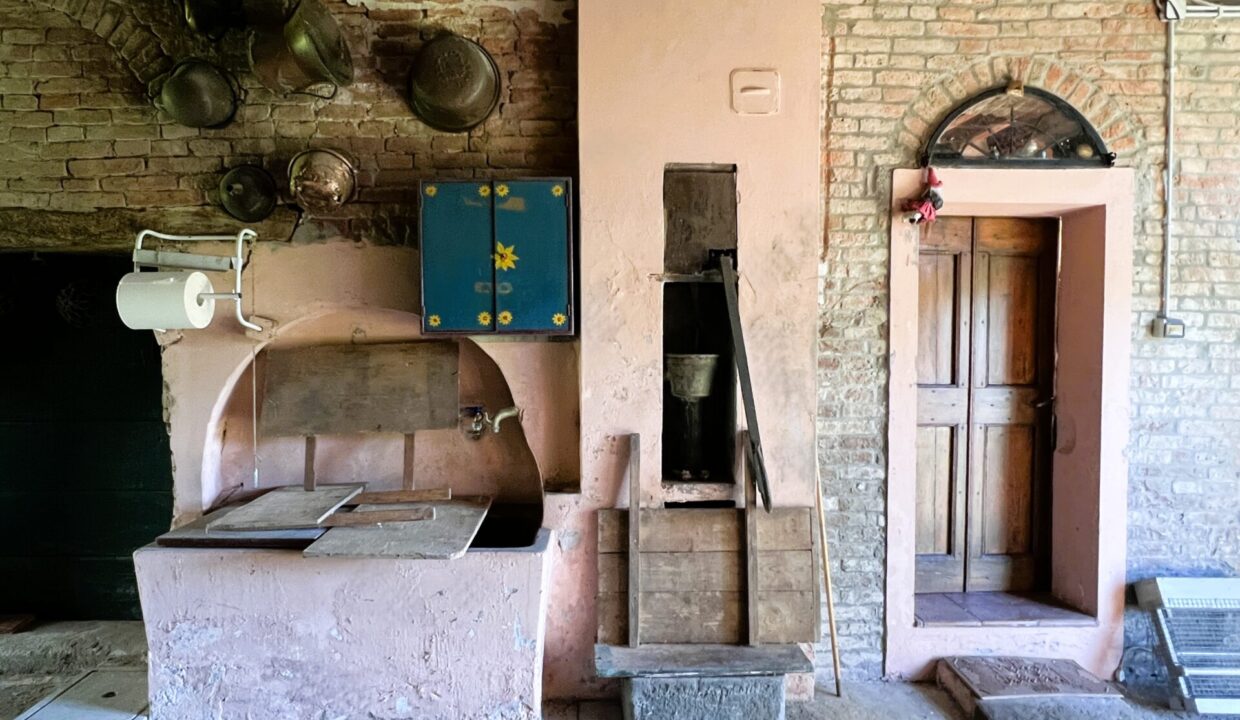 porta morta casa indipendente con podere vicino a Colorno